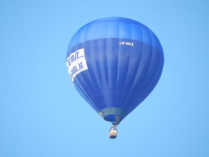Blauer Heißluftballon - Zinas Angst vor Heißluftballons