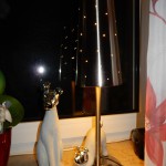 Stillleben, Lampe mit Hunden - Schwedische Möbel