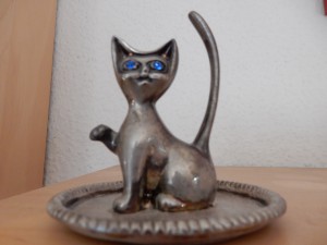 Katze als Ringhalter - Trödelkiste