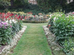 Wege im Dahliengarten in Fulda