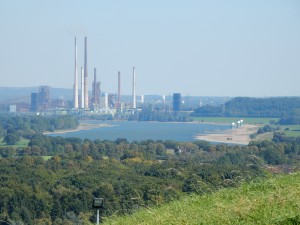 Aussicht auf den Rhein von der Halde Rheinpreußen - Haldenhopping
