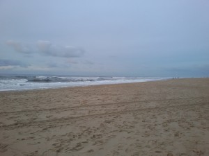 Leerer Strand im Herbst an Paal 17 - Zina, die Buddelprinzessin