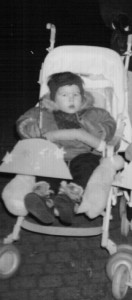 Logenplatz unseres Großen beim Nikolausumzug - Der Nikolaus kommt