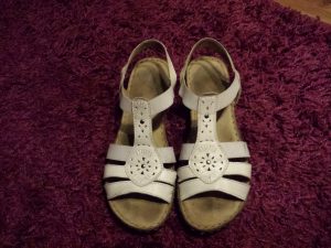 weiße Sandalen, weiße Schuhe