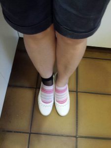 Schuhe weiten, weiße Schuhe