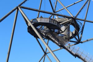 Tetraeder mit Aufgang, Sonntag am Tetraeder