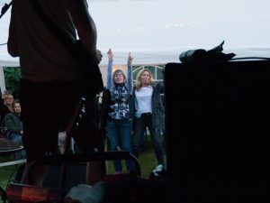 Birgit und Elvi, Tanzen durch die Nacht