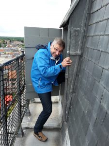 Abstieg des Lieblingsmannes, In luftige Höhe