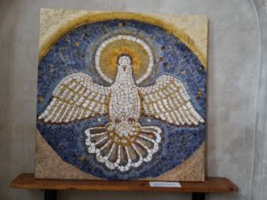 Taube, http://www.jacobskerkwinterswijk.nl/Expositie.htm, In luftige Höhe