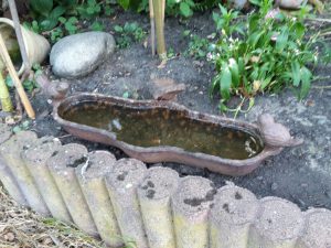 Aus Eisen - Unsere Insektentränken