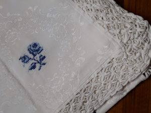 Gestickte Hutschenreuther Rose - Fünf Minuten für mich