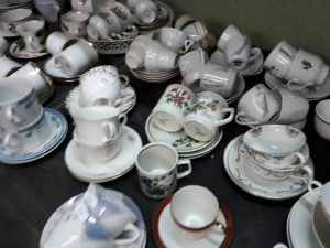 Geschirr auf dem Rommel-Markt